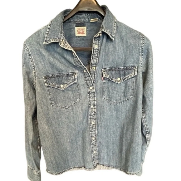 Levi’s denim shirt size S worn under  5 times - Picture 1 of 3